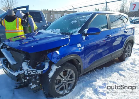 2022 Kia Seltos Lx z USA, uszkodzony, nr VIN KNDEPCAAXN7337848